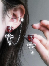 【予約】kuro_kawaE / ハートストーンのチェーンピアス-イヤリング両耳用［赤］